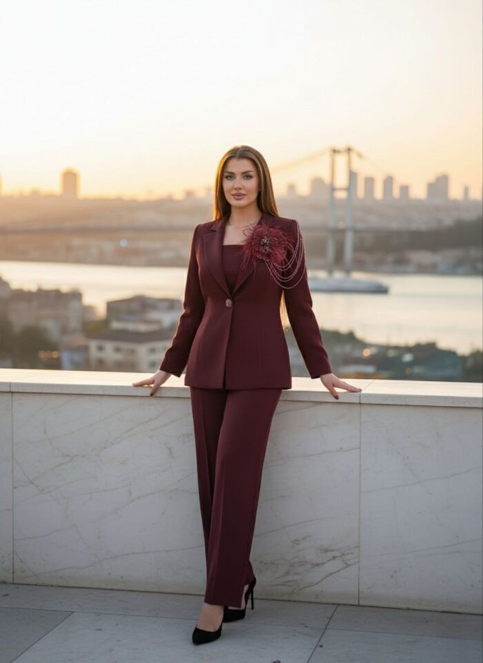 Çiçek Broş Detaylı, Boncuklu Pantolonlu Kadın Takım Elbise (4384)